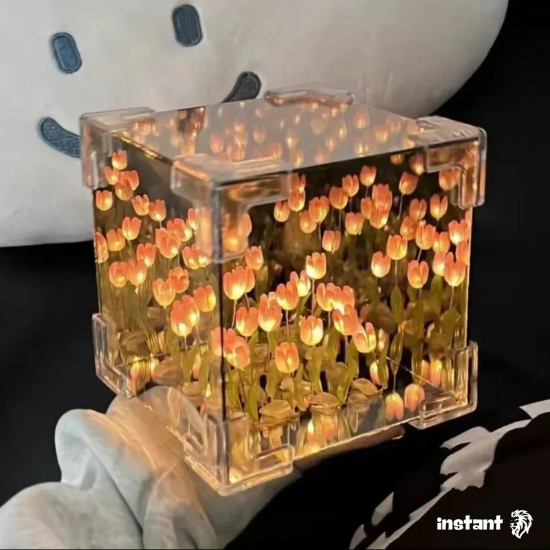 Luminária em Cubo Espelhado Flores de Tulipa